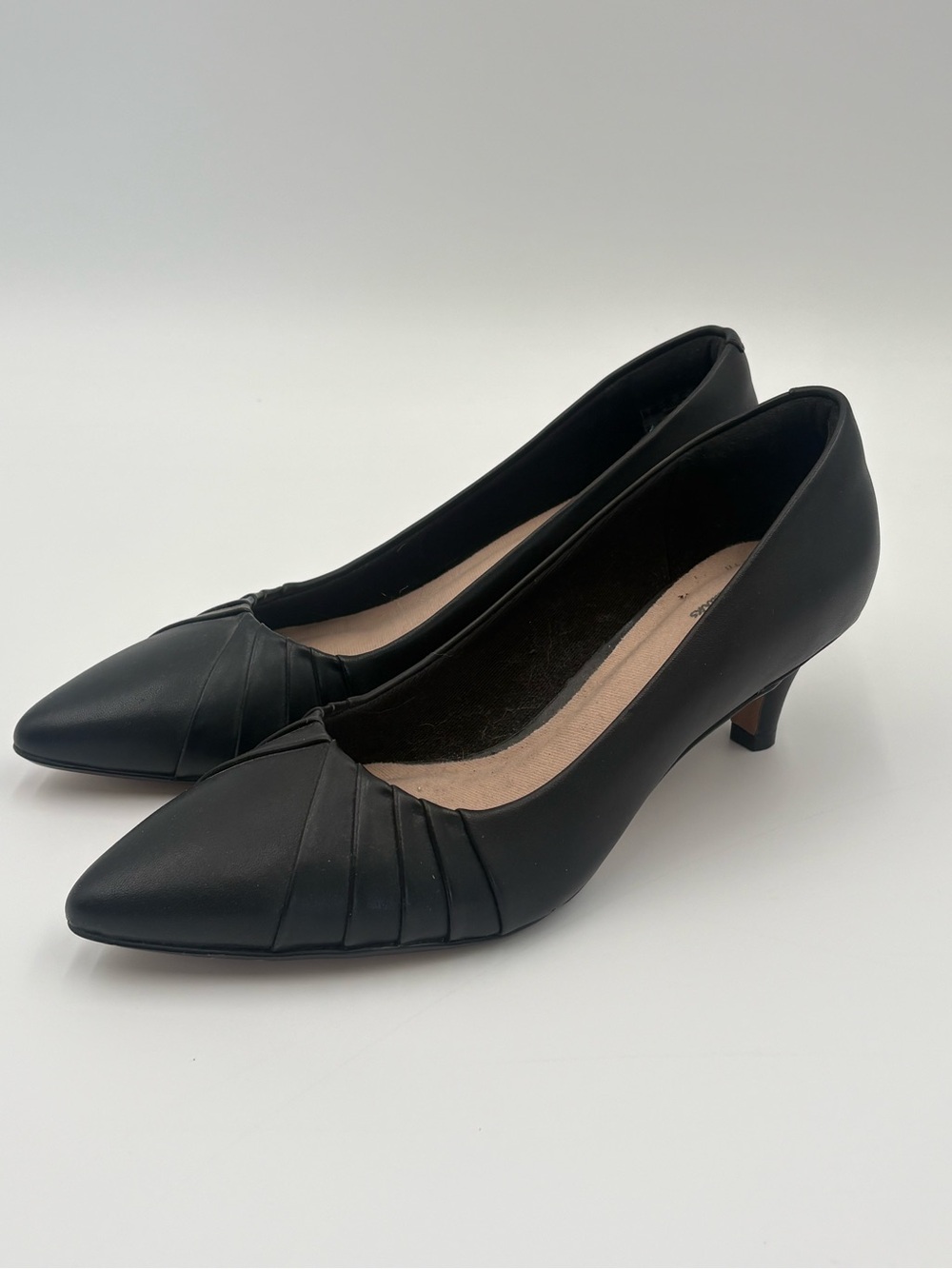 Clarks Collection Women’s Black Leather Pointed Toe Kitten Heel Pumps Size 6.5 M